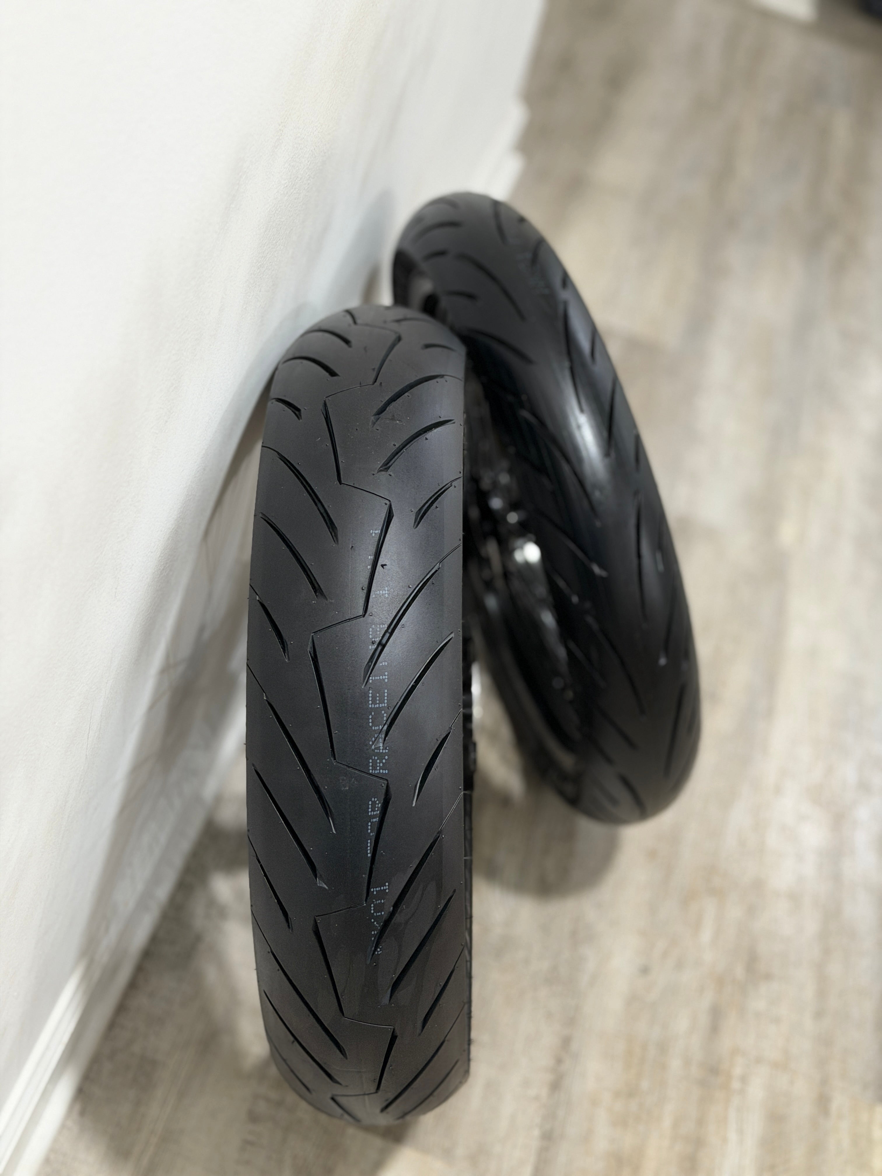 Ultra Bee or Komodo 17' Supermoto Wheelset GLOSS BLACK
