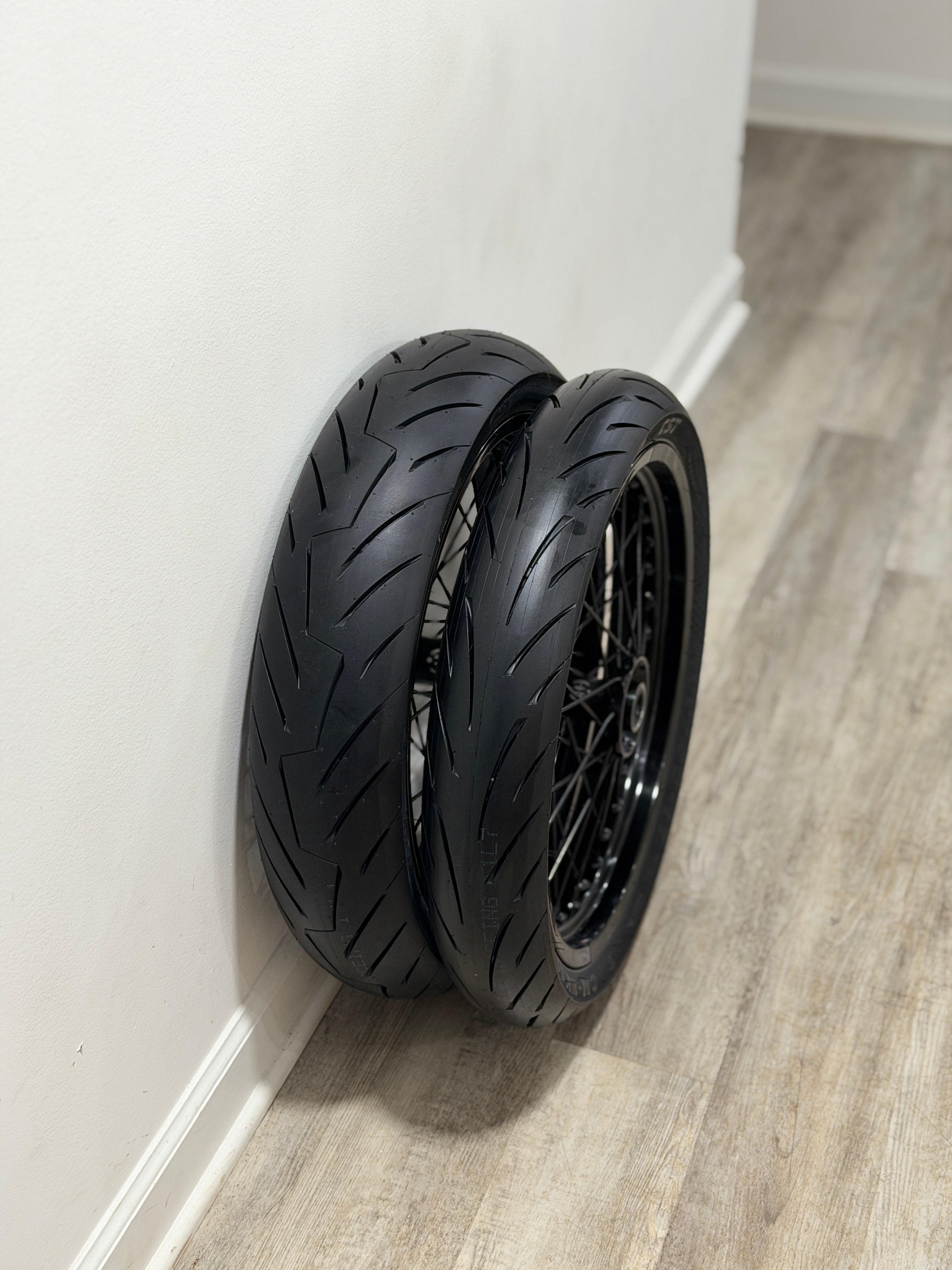 Ultra Bee or Komodo 17' Supermoto Wheelset GLOSS BLACK