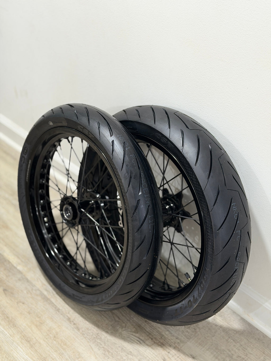 Ultra Bee or Komodo 17' Supermoto Wheelset GLOSS BLACK