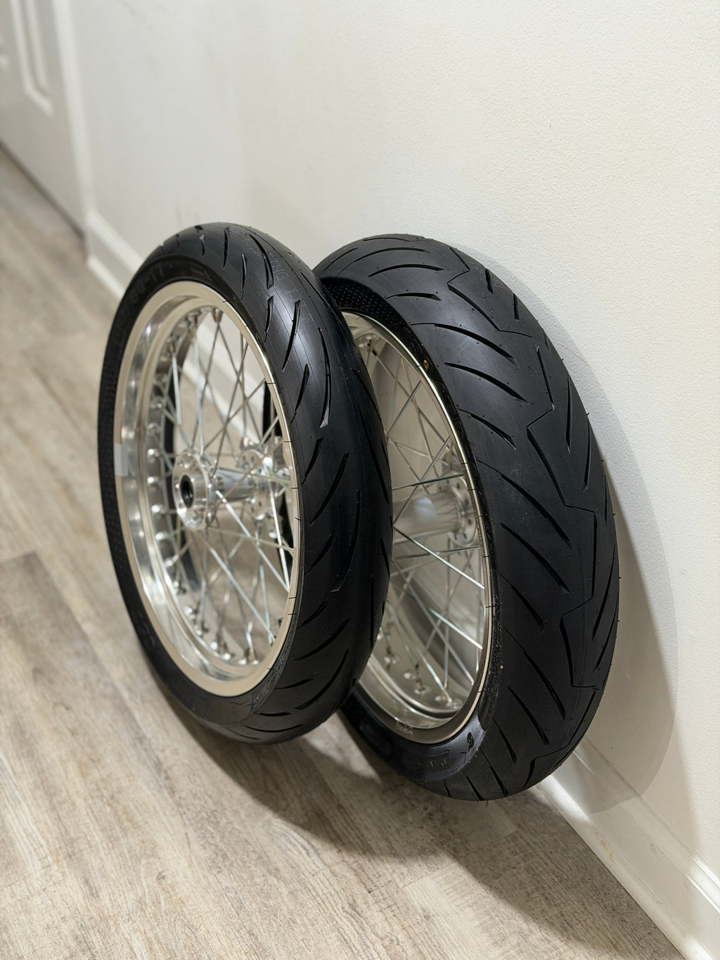 Chrome Ultra Bee/Komodo 17' Supermoto Wheelset