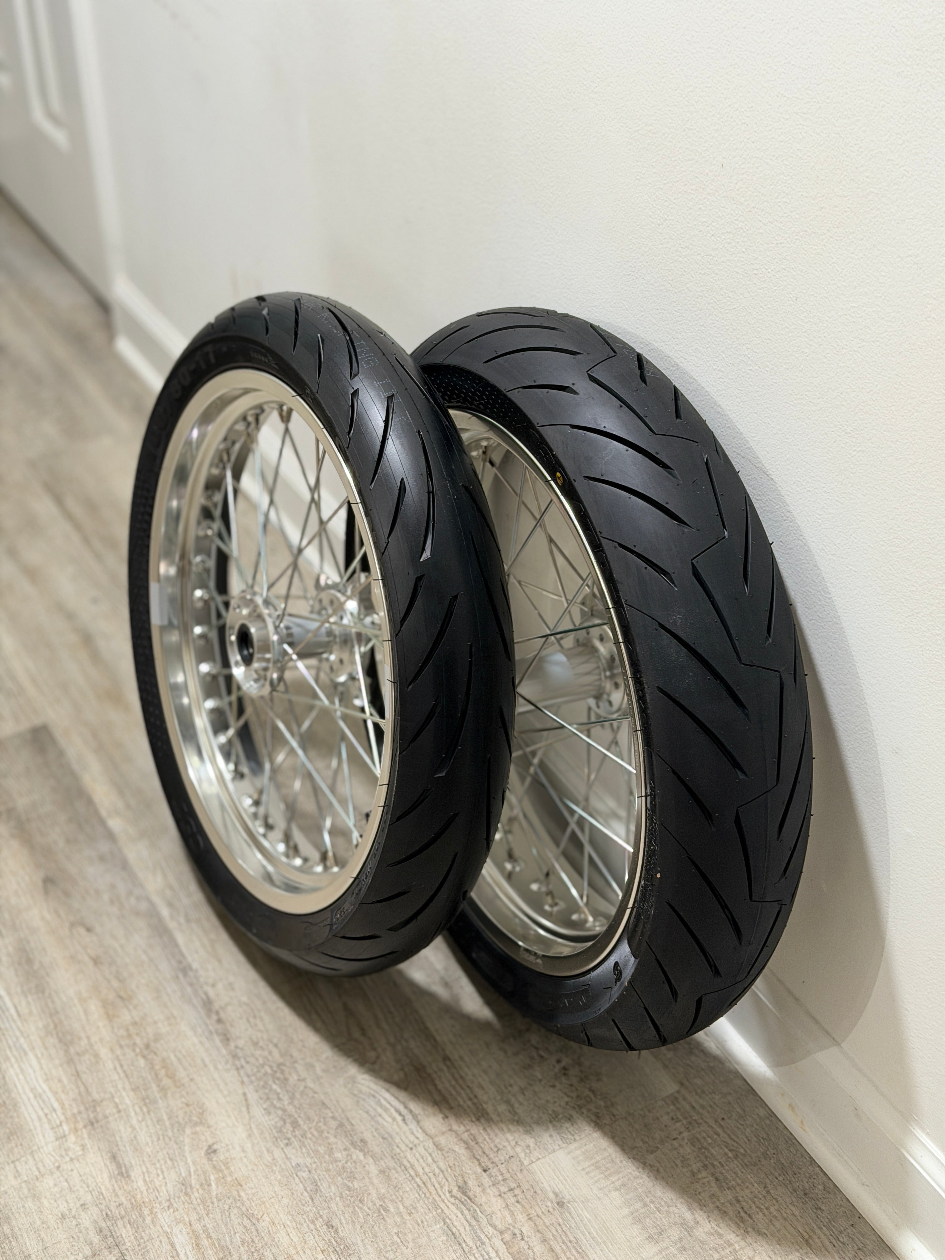 Chrome Ultra Bee/Komodo 17' Supermoto Wheelset