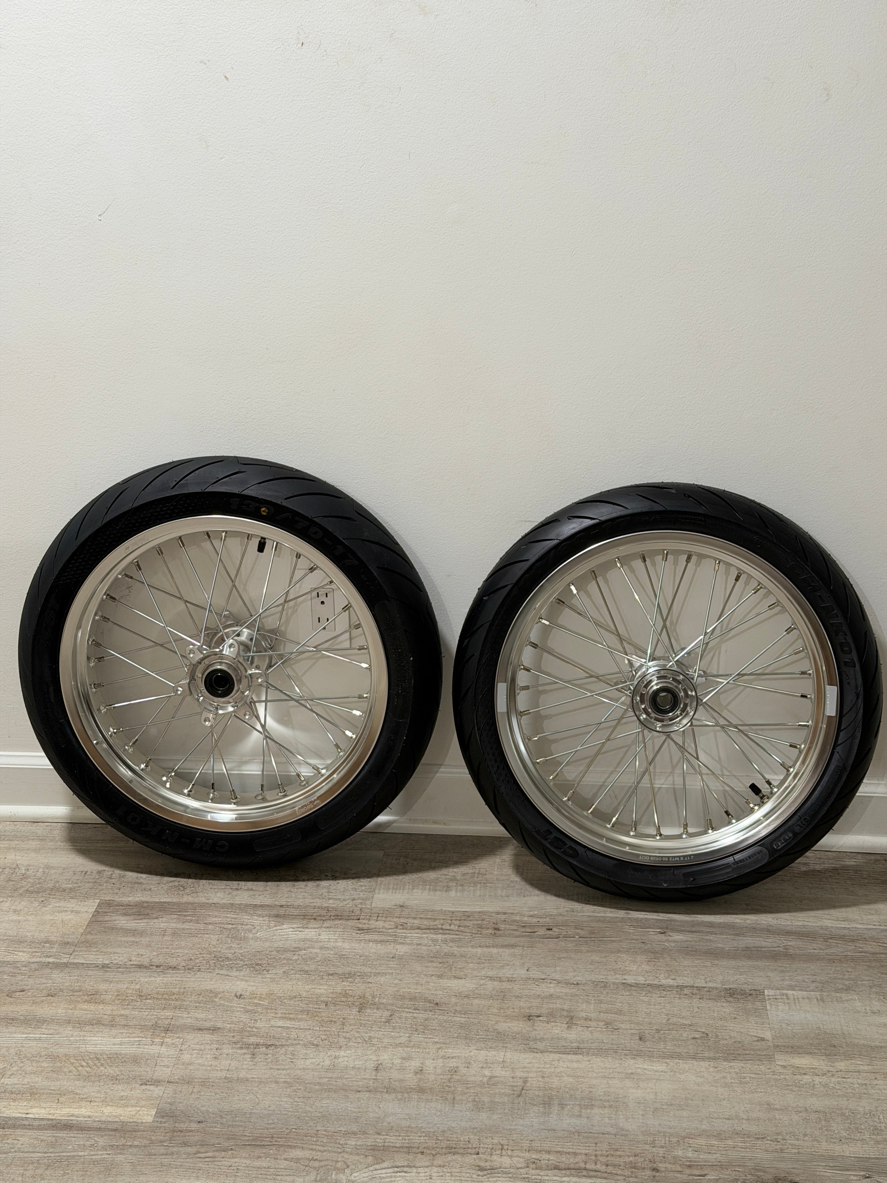 Chrome Ultra Bee/Komodo 17' Supermoto Wheelset